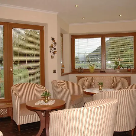 Hotel-garni Almhof 메이른호픈