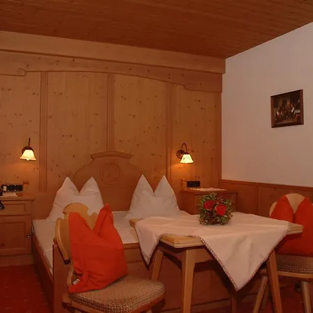 Guest house Hotel-garni Almhof Mayrhofen