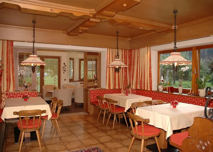 Penzion Hotel-garni Almhof Mayrhofen